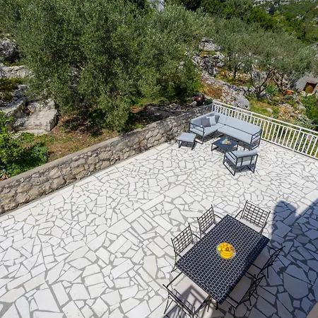 Skalin - Modern Comfort With A Local Touch