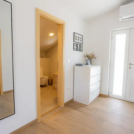 Apartment Skalin - Modern Comfort With A Local Touch Rogotin