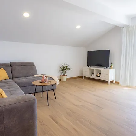 Apartament Skalin - Modern Comfort With A Local Touch *