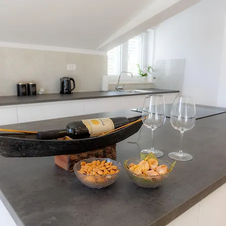 Lägenhet Skalin - Modern Comfort With A Local Touch *