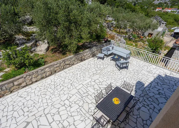 Skalin - Modern Comfort With A Local Touch